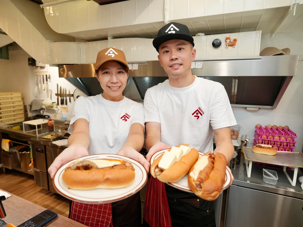 福岡傳奇漢堡登台！菜單最低129元起　夫妻老闆曝最難的是「切香腸」