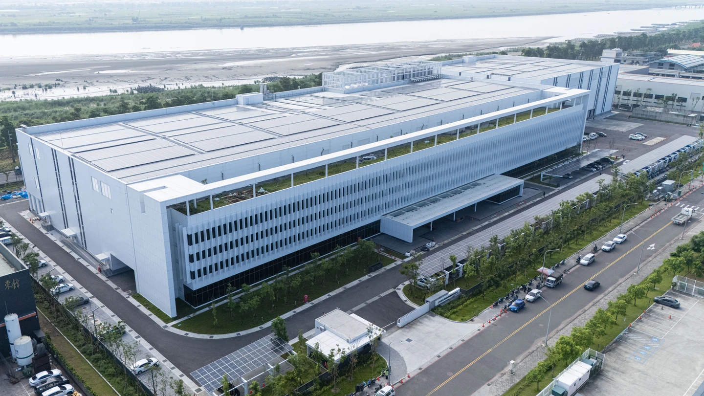 鴻海高雄和發新能源專案獲LEED黃金級認證　建築成本省逾50%