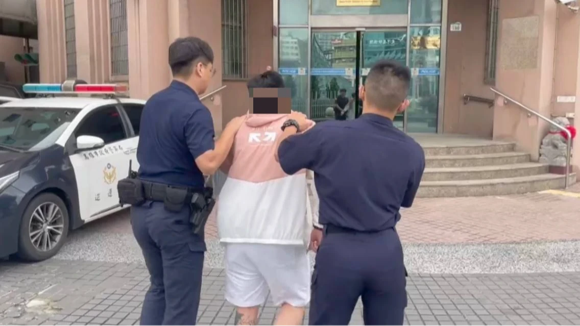 高雄酒吧驚傳「槍響」！27歲男車內取瓦斯槍　狂射BB彈傷2女遭送辦