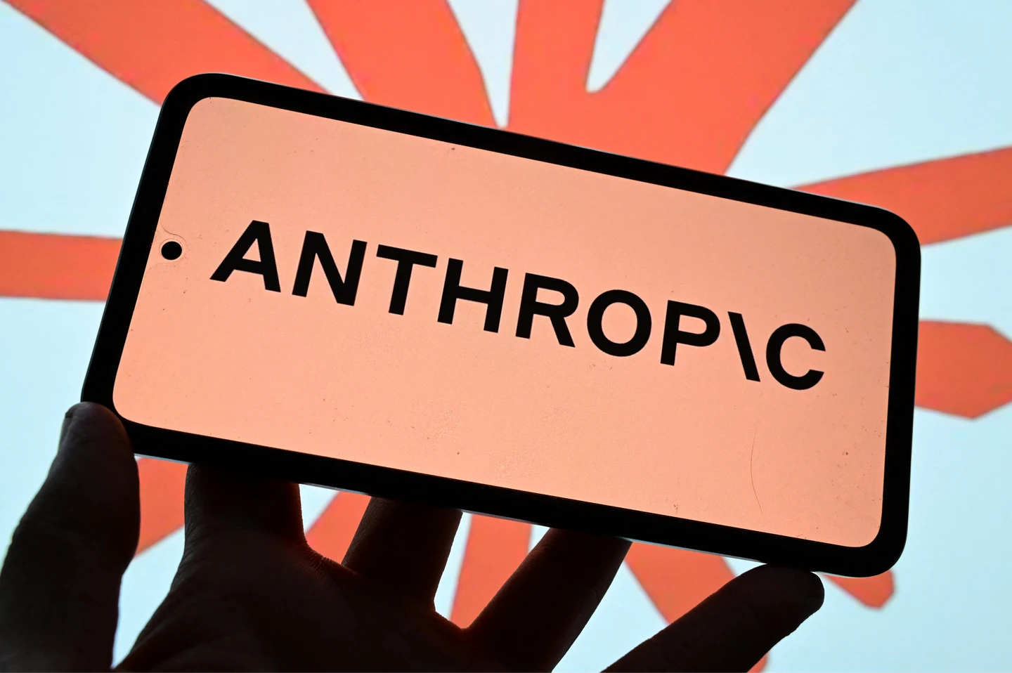 泰勒絲、披頭四作品淪AI訓練燃料　Anthropic遭音樂界起訴「公然侵權」