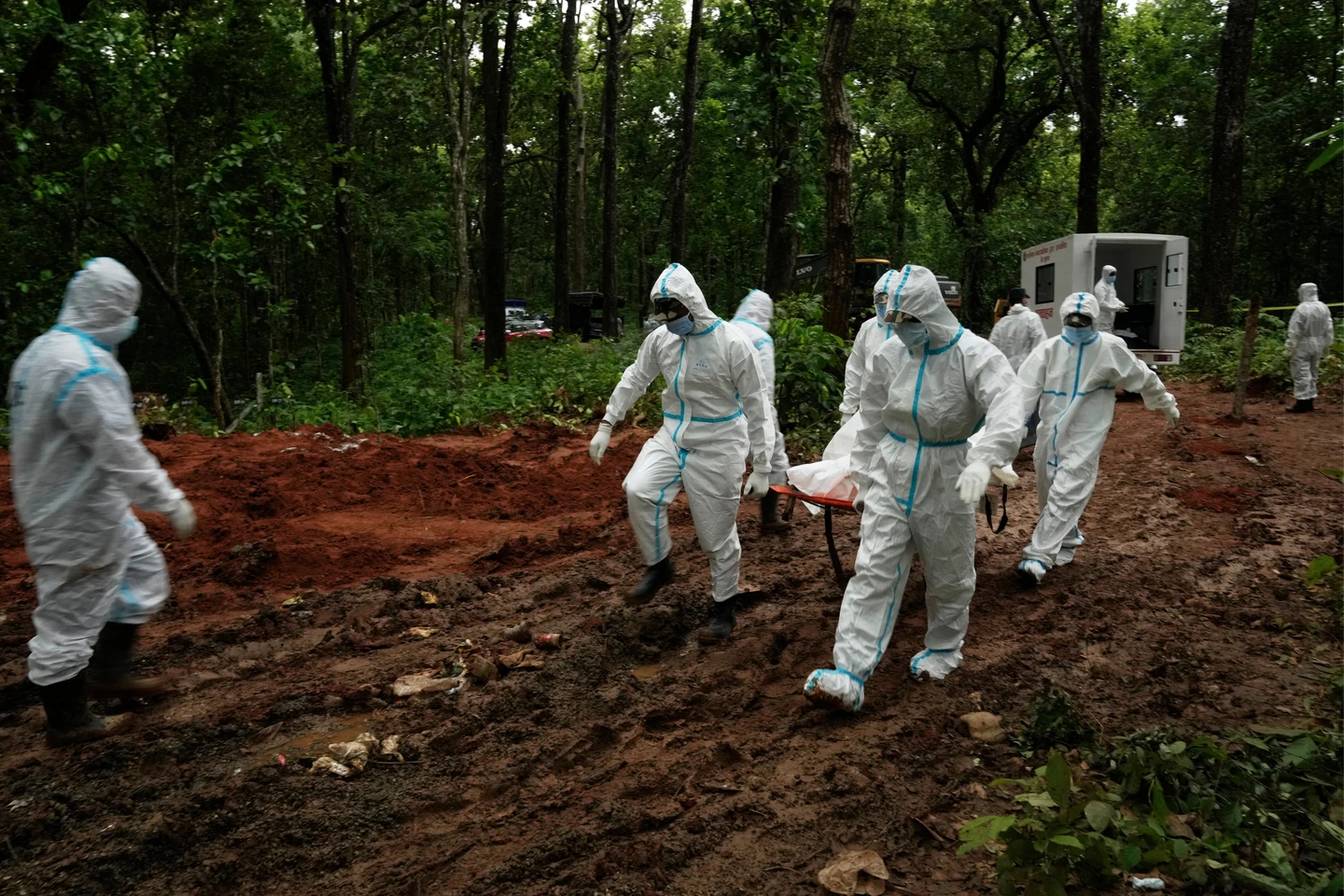 悲歌！尼泊爾洪災300具遺體沖至下游　疫病危機迫「臨時掩埋」遭批不敬