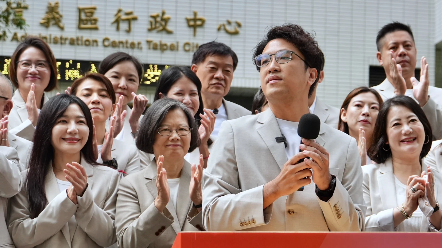 蔣萬安宣布兒放棄公費赴美補助　沈伯洋細數前例：反映他一貫處理態度