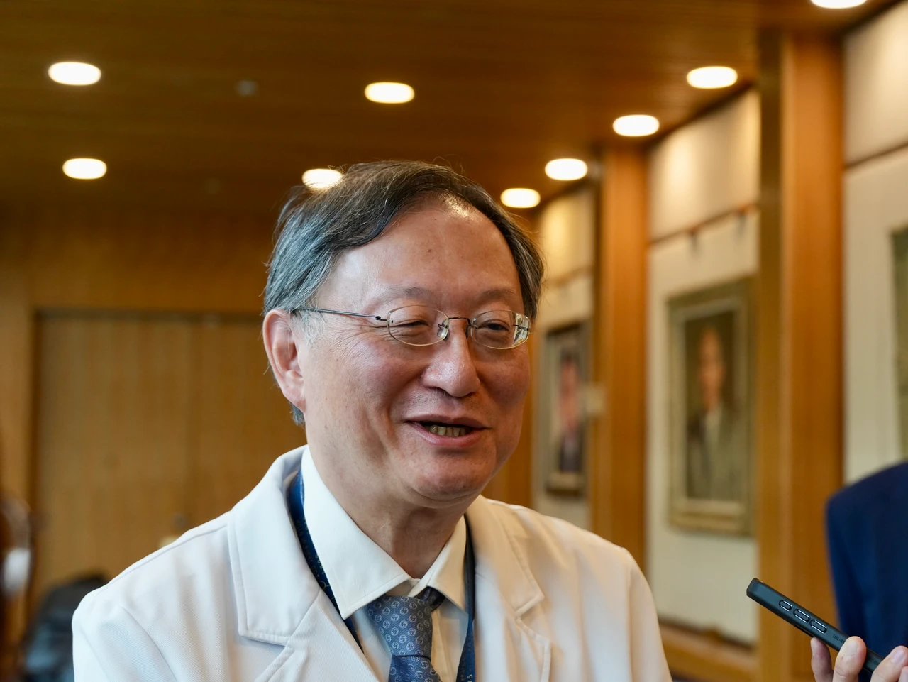 8旬嬤等病床憾死掀效應　台大醫院長驚訝急診每日自動少50人