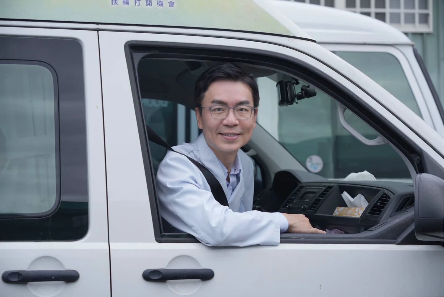 開會炸裂！被控「手機砸助理」　溫世政道歉：我的錯