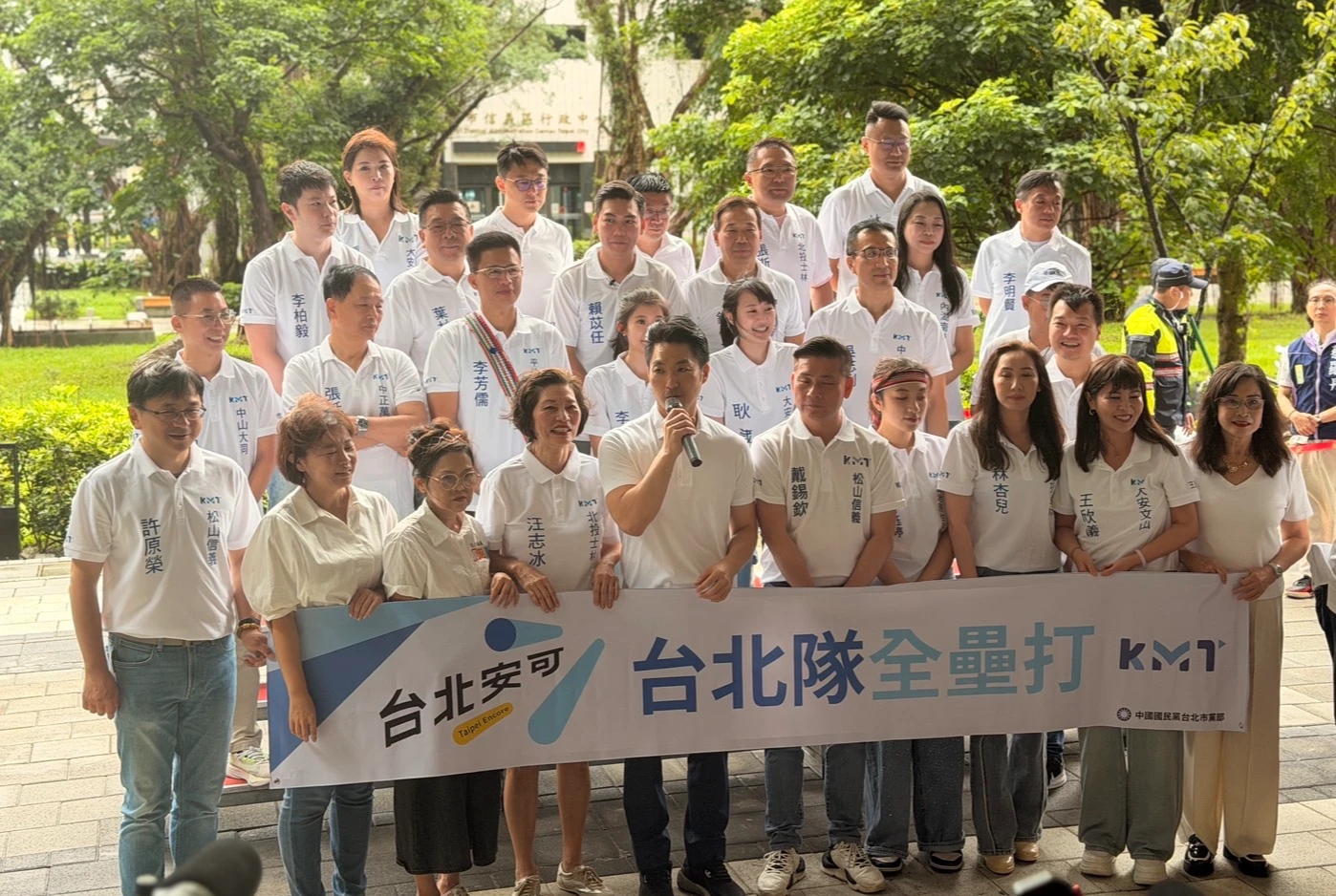 合體藍營小雞登記參選！蔣萬安高喊：台北安可！台北隊全壘打