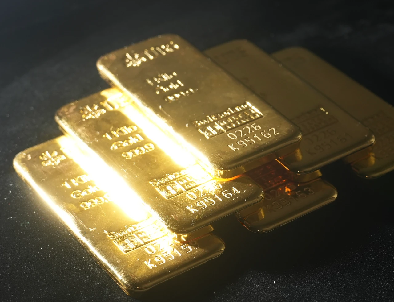 避險光環失色！黃金現貨跌破4000美元關卡　恐引發ETF技術性拋售潮