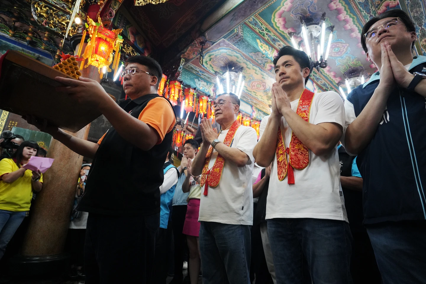 蔣萬安、李四川參拜求高票當選！　他開酸：常見蘇貞昌代跑行程