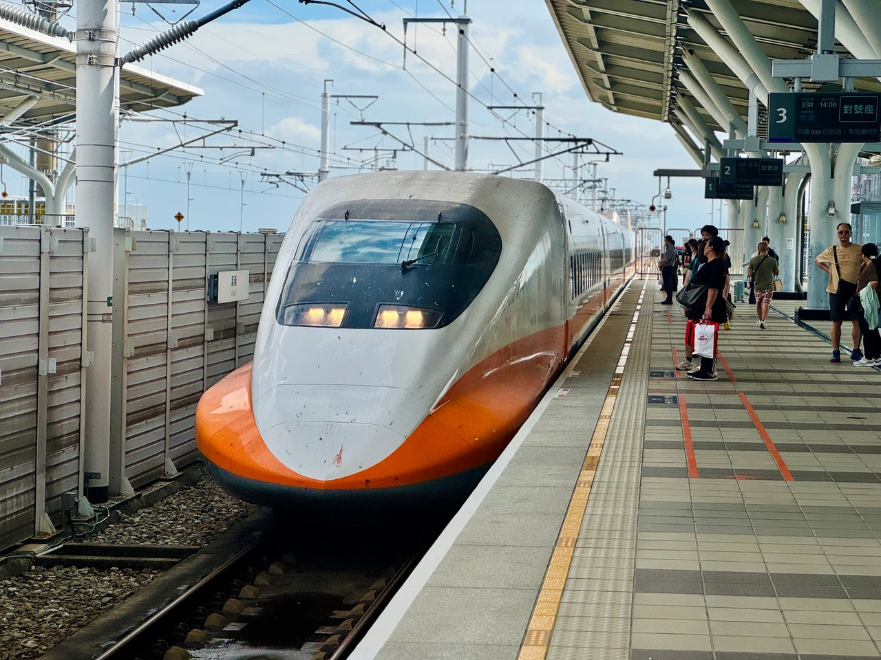 收假疏運！高鐵二措施　區間車台中快速折返、全車自由座嘉義發車