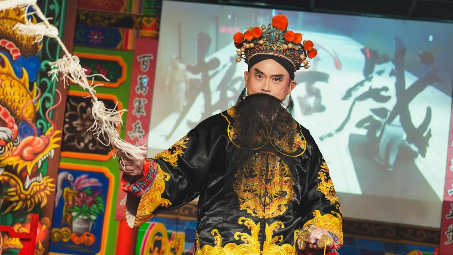 有片｜賴瑞隆歌仔戲扮相曝！端文化牛肉拋7大政策　轟柯志恩刪凍逾13億預算