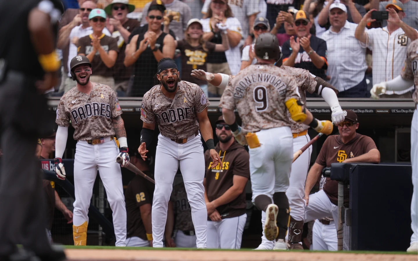 MLB｜背靠背靠背！教士開賽連3轟棒打洋基賽揚王牌　寫近40年首見神紀錄