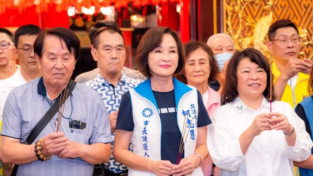 有片｜柯志恩廟口開講湧千人！重返4年前起點喊翻轉高雄　黃敏惠站台力挺