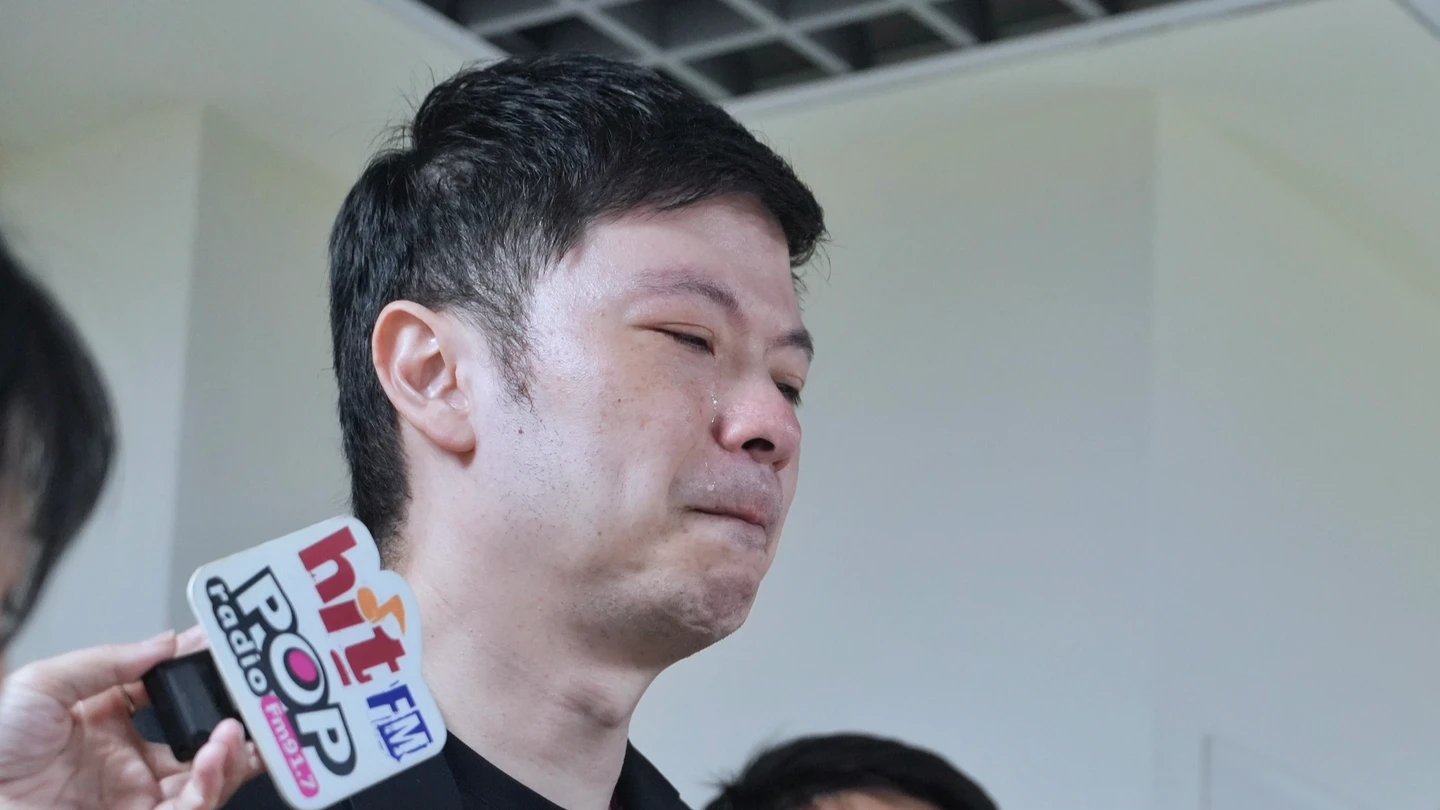 不捨愛女高燒飆罵醫護！李柏毅駁斥關說特權　痛哭鞠躬致歉：是我太急了