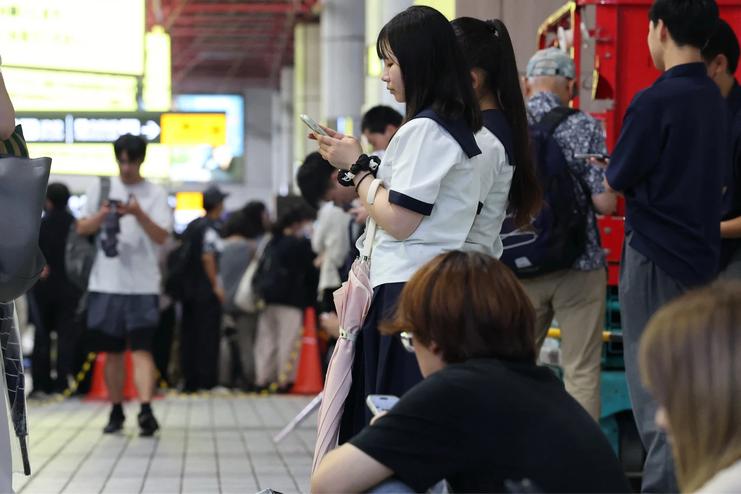 日本中部遭暴雨侵襲　名古屋降雨破紀錄、地鐵停駛乘客擠滿車站
