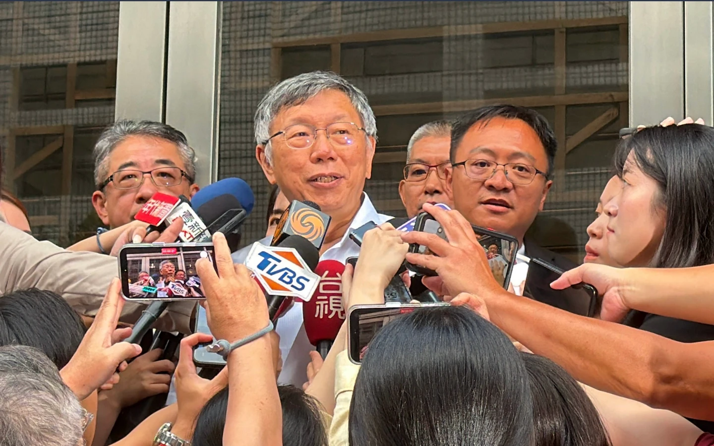 柯文哲拒認2罪！遭檢方指「應判更重」　出庭後怒批：追殺到底