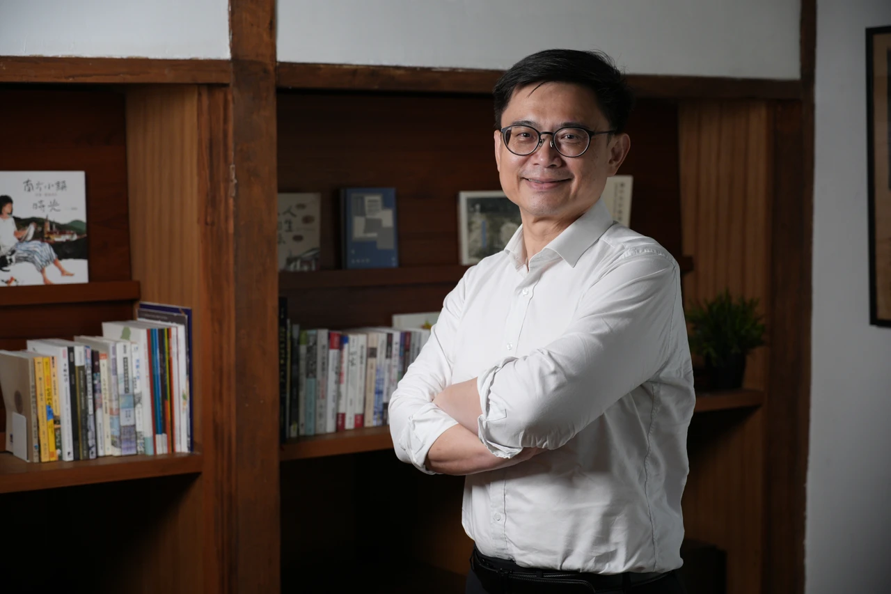 專訪｜市場搬水果到參戰高雄市長！賴瑞隆童年竟是體育健將　因她一通電話改變人生