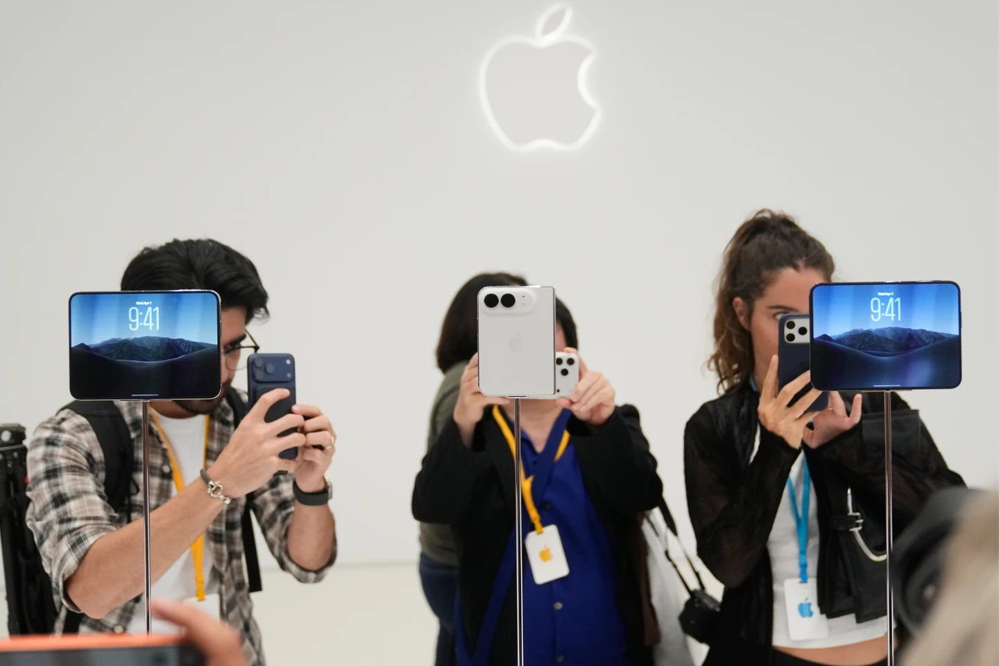 iPhone三款新機14:00起開搶　電信業者預購時間出爐