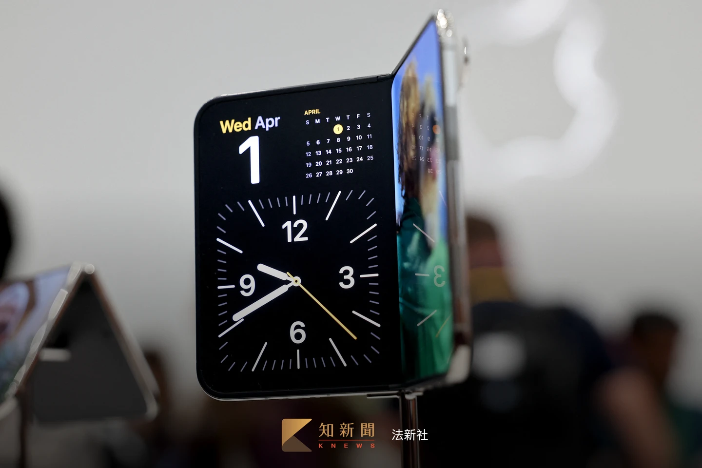 蘋果iPhone Duo螢幕設計藏巧思　軟性塗料製造輕微位移讓摺痕不會越來越深