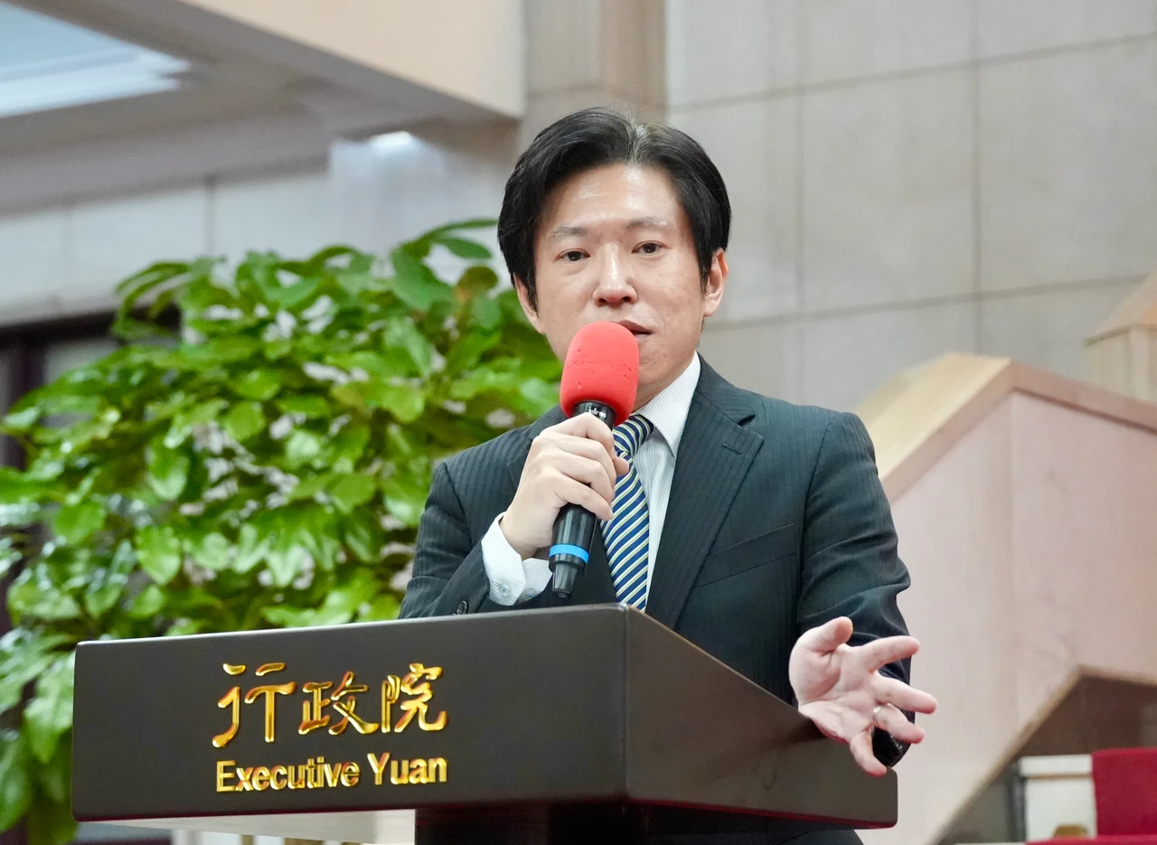 藍白推65歲長者免健保費！張惇涵籲三思而後行：朝野應一起把蛋糕做大