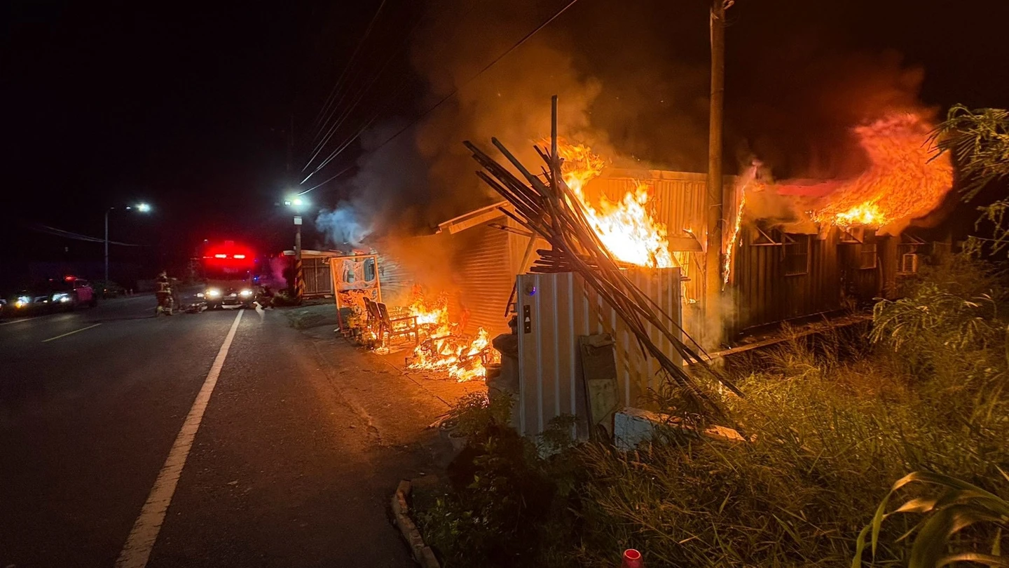 台南住宅暗夜陷火海！住戶睡夢中驚見火舌急逃　屋主喊「還有1人」真相曝