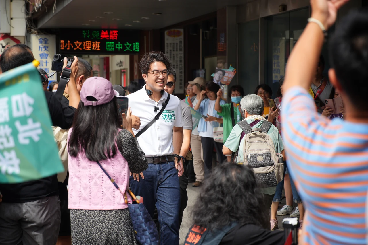 沈伯洋批蔣萬安用市民稅金打選戰　邀他交叉詰問辯論：一周一場