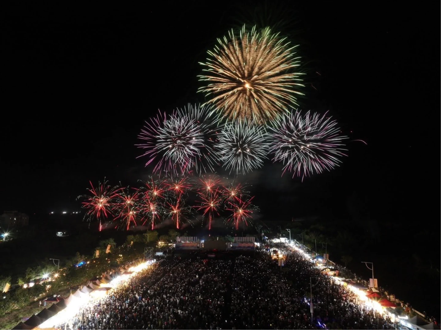 今晚夜空璀璨！宜蘭1680秒煙火＋無人機秀　基隆開港祭鳴笛伴花火