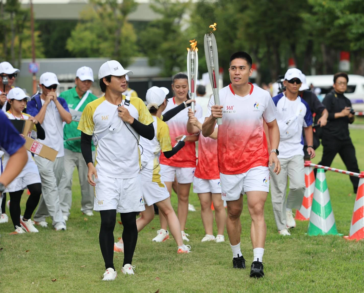 亞運｜陳盈駿代表中華代表團傳聖火　選手代表第一人