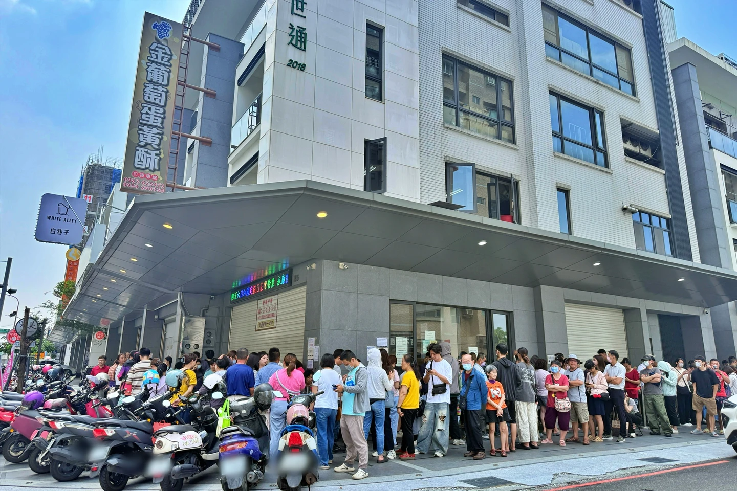  台南「金葡萄蛋黃酥」還沒開先排爆！1小時搶光5千顆　總店限時這2天開賣 