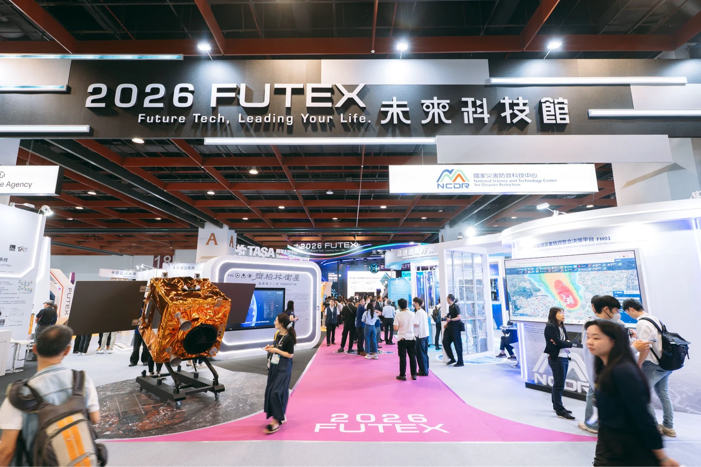 18國439企業構齊聚TIE！AI賦能逾千件黑科技　人形機器人、即時洗腎監測成焦點