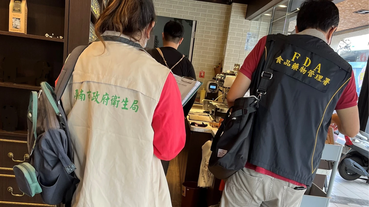 全台飲品稽查！青山「天蟬紅茶」腸桿菌超標百倍　八曜、大苑子、花茶大師上榜