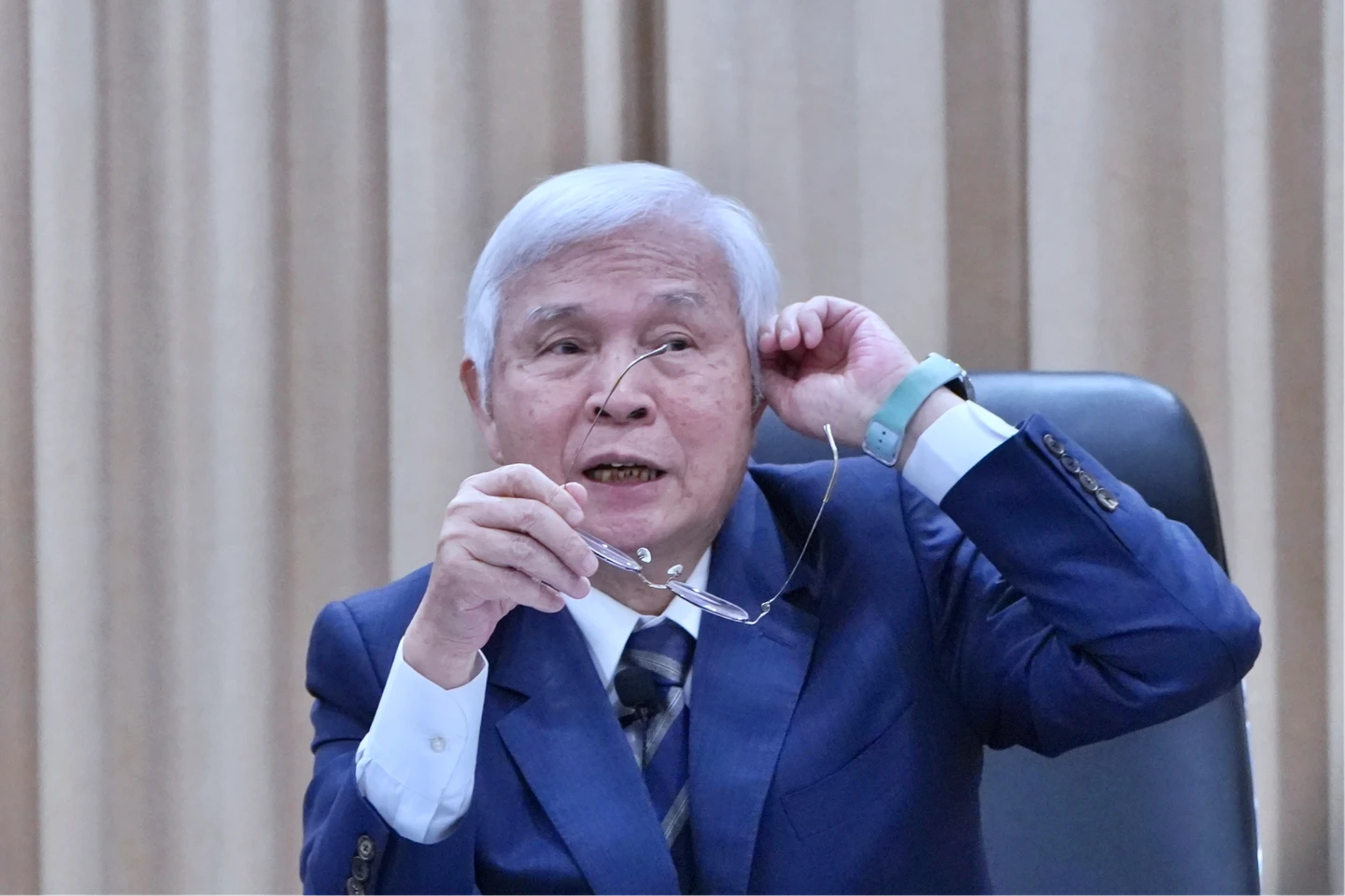 駁建商施壓、拚選舉！央行小鬆綁房市管制　楊金龍：達到成效「不能硬邦邦」