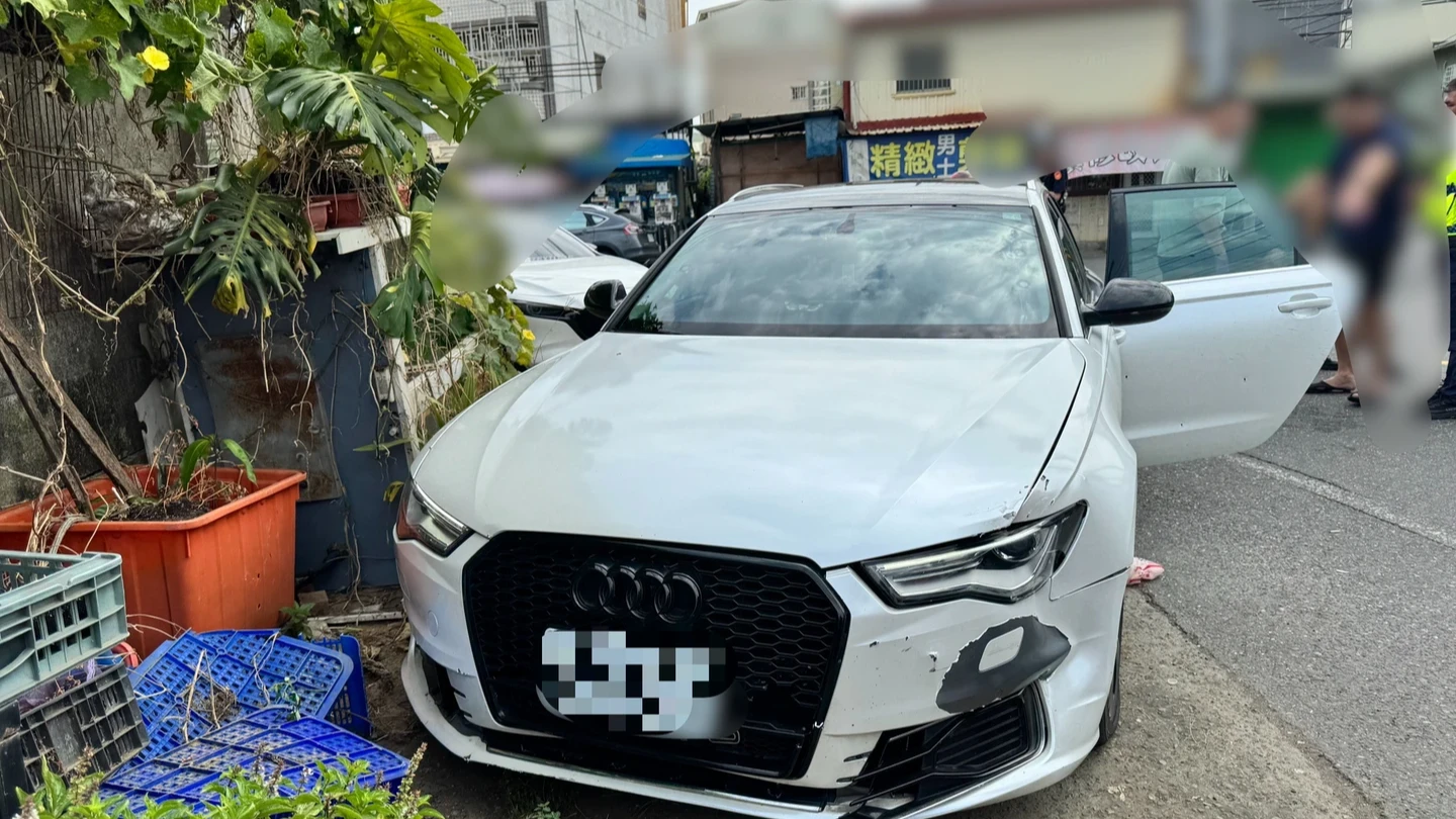 台南男拒檢狂撞2警車！警連開14槍急壓制　車內搜出毒品