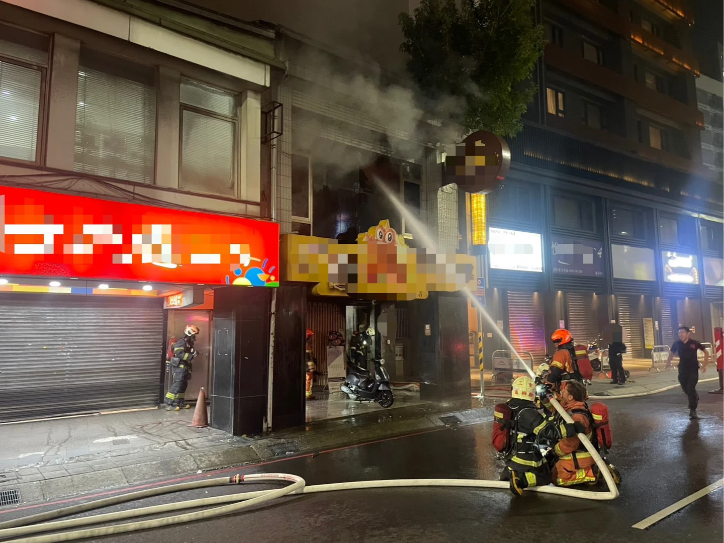 還原「燒肉Smile」火劫逃生！一家五口跳樓保命　揭逃生窗遭擋、露台僅半百寬
