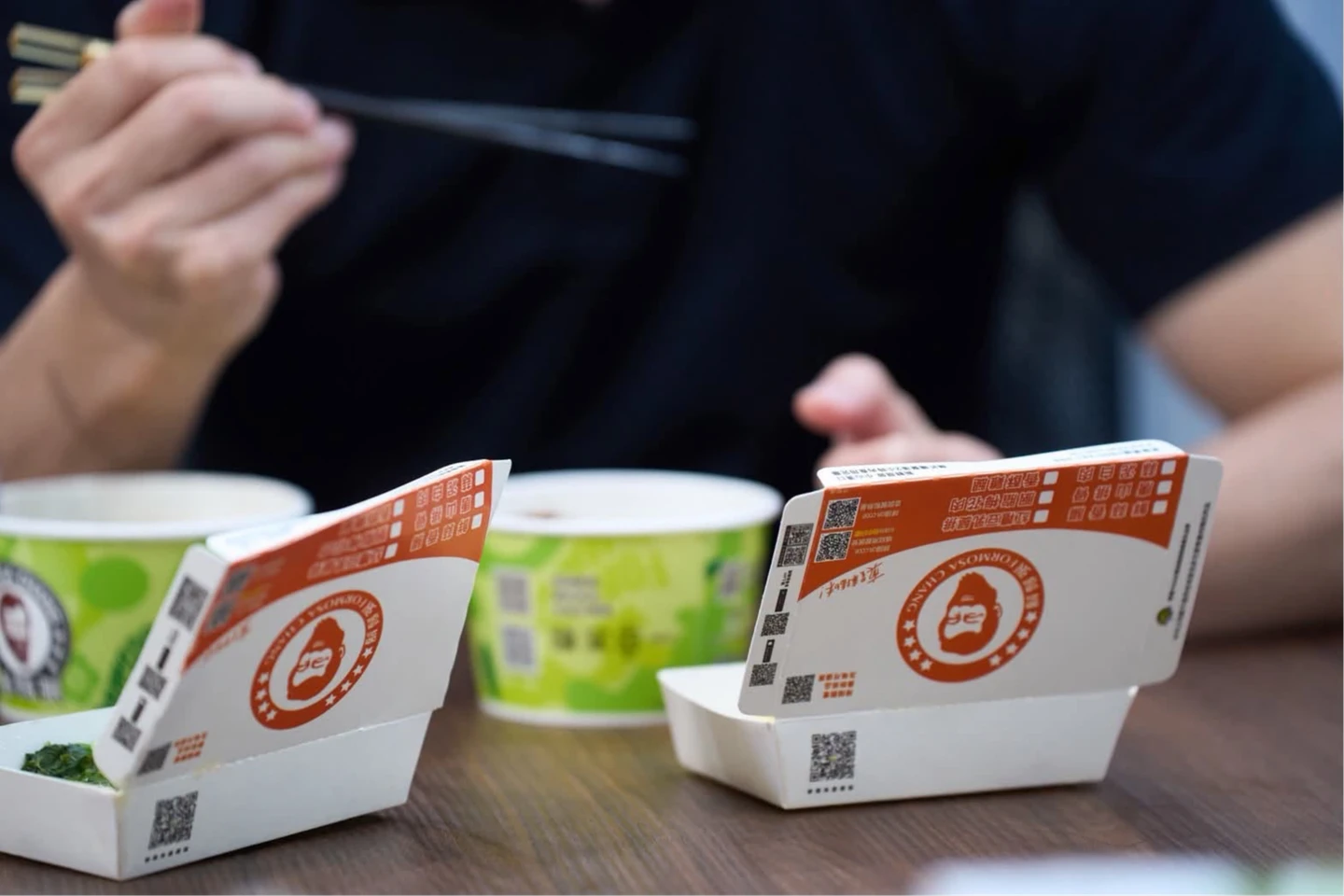 真的吃了！蔣萬安午餐大嗑「鬍鬚張滷肉飯」　公開最愛菜單