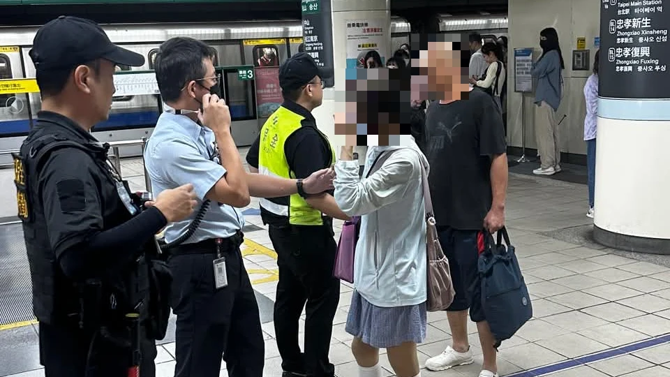 捷運車廂講電話太吵！她開口勸阻竟被揮拳打傷臉　動手男遭逮