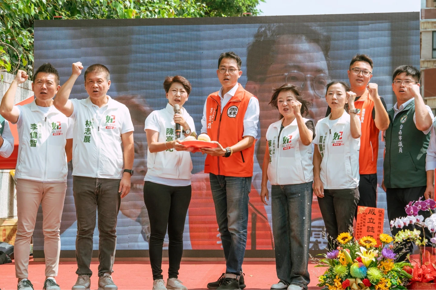 無黨李宗霖競總成立！陳亭妃林俊憲同台加持　千人高喊凍蒜挺泛關鍵一席