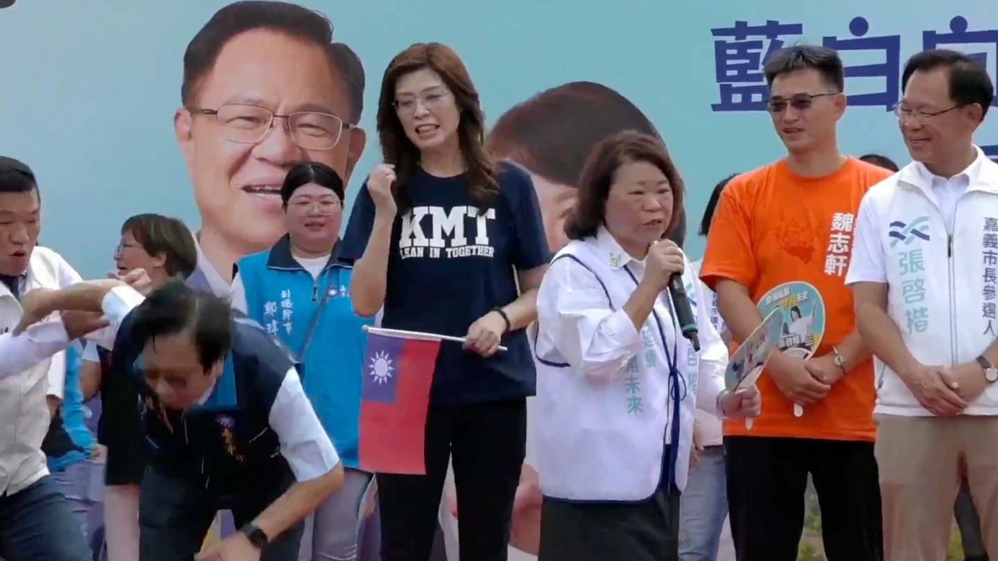 有片｜張啓楷競總今成立　國民黨嘉義黨部主委昏倒摔下台