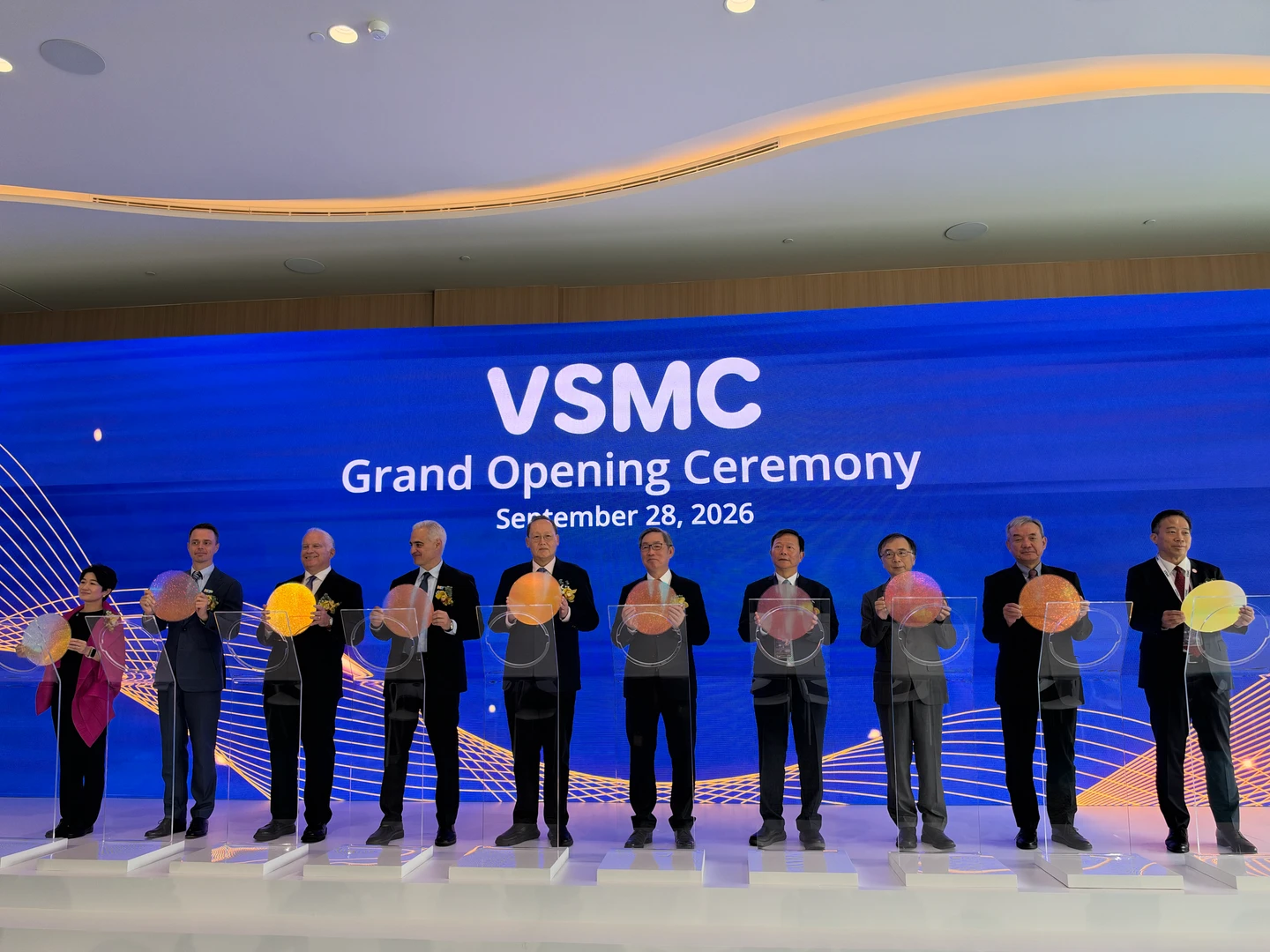 直擊VSMC開幕1｜攜恩智浦搶攻「實體AI」商機！世界先進新加坡12吋廠落成　創1600職缺