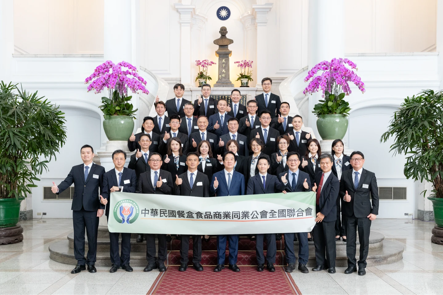 每日供107萬份校園午餐！賴清德感謝餐盒公會把關食安　守護孩子
