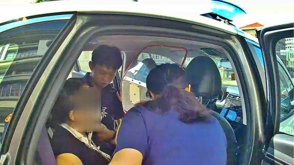有片｜7旬婦喪偶愛上「戰地軍醫」！帶7萬急面交　警攔車揭騙局：叫你兒子斷網