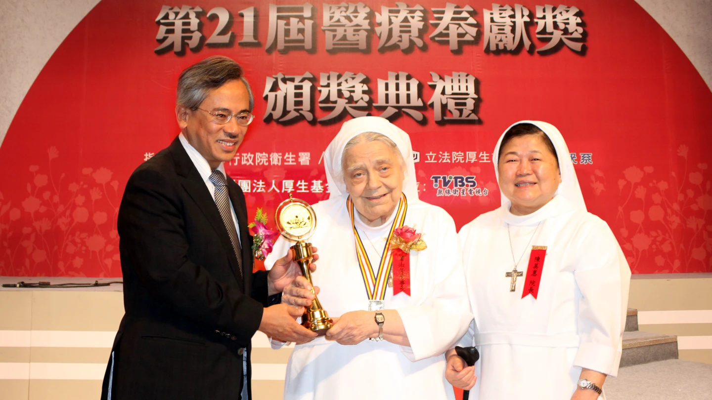 「美國鼻、台灣心」奉獻偏鄉半世紀！聖馬爾定醫院創辦人華淑芳修女辭世　享耆壽94歲