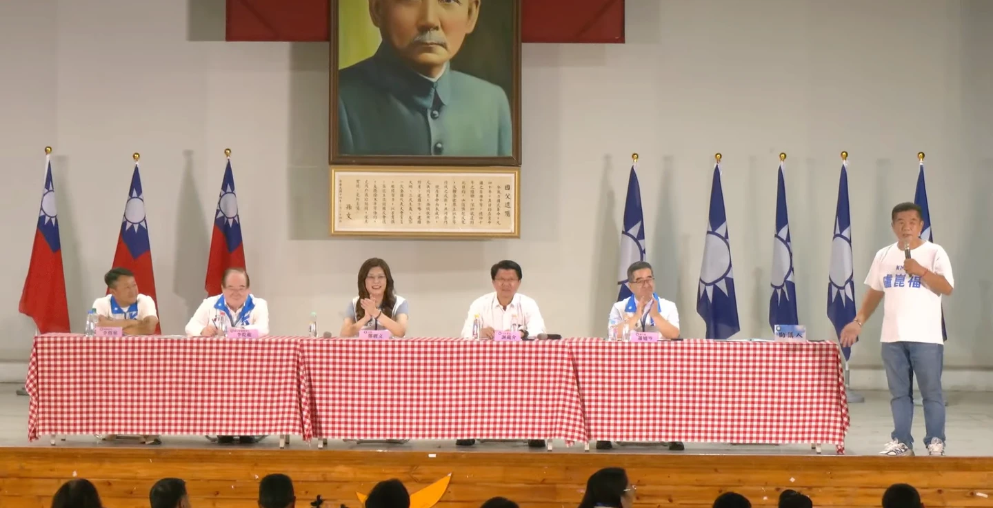 台南33年沒翻盤要檢討！藍議員當面嗆「被嫌到臭酸不是沒理由」　鄭麗文尬笑拍手