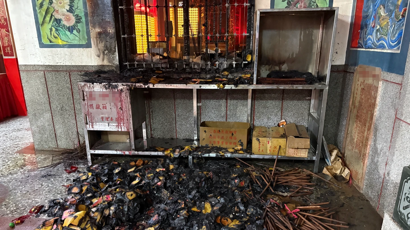 台中驚傳連環縱火！40分鐘接連燒毀轎車與2宮廟　警鎖定1男追緝中