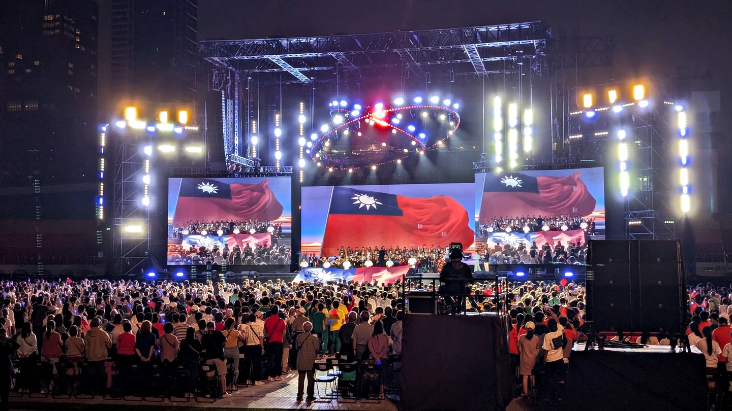 國慶晚會新北登場！賴清德重提預算案卡關　韓國瑜尬握卓榮泰雙手