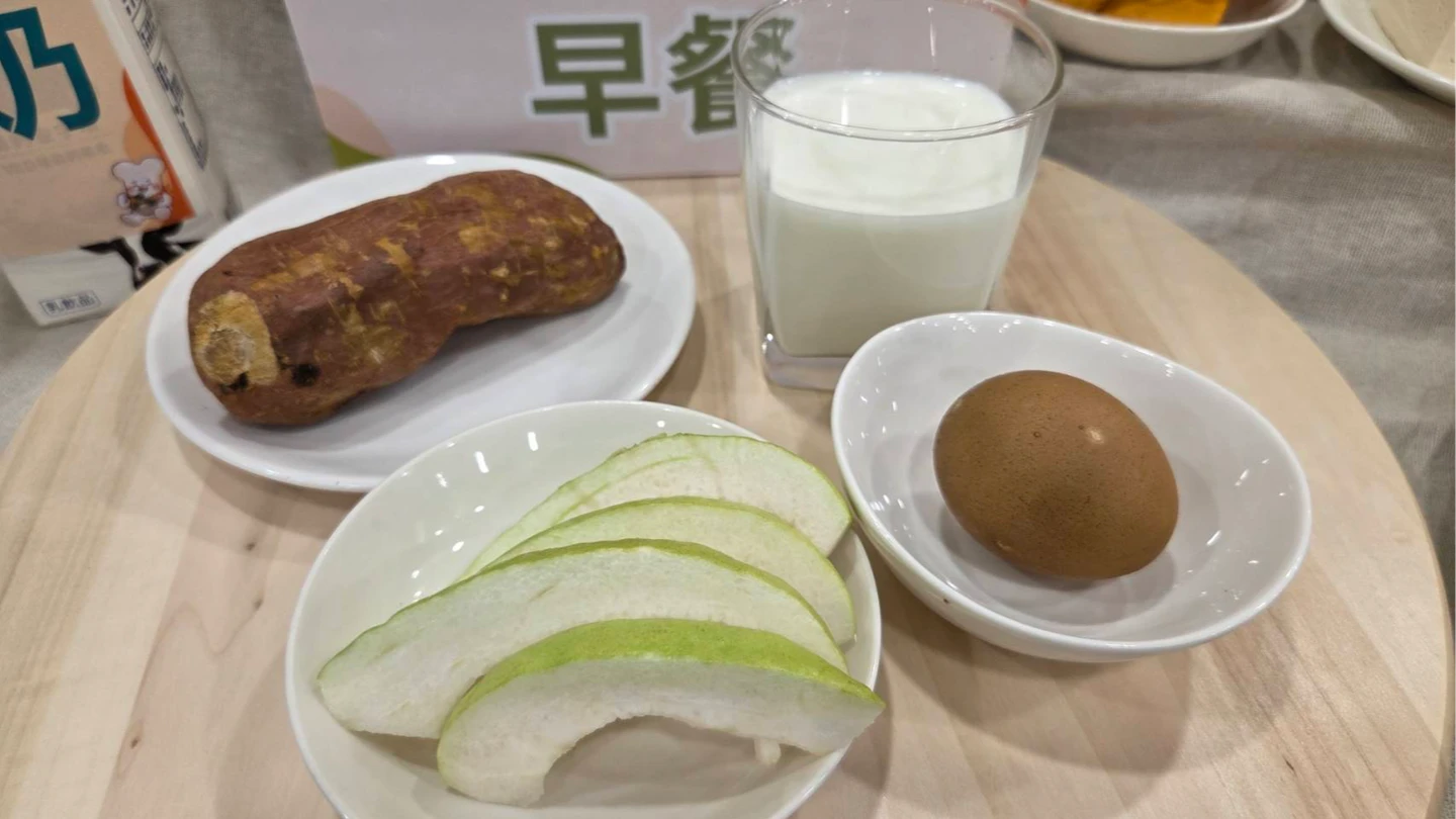 連假睡到自然醒當心！三餐晚4小時吃　飢餓感增2倍