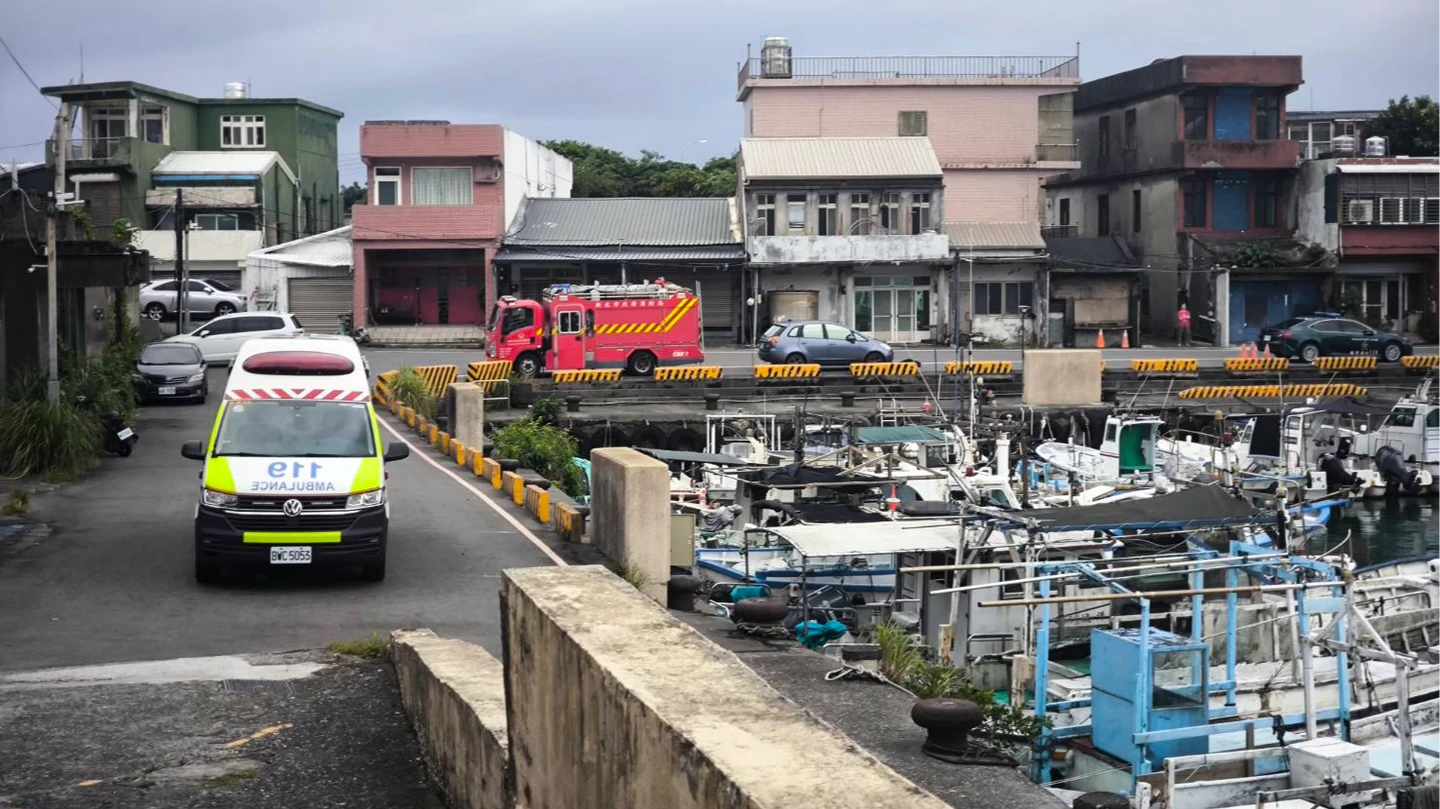 貢寮外海遊艇翻覆！4人落海3獲救　1男失蹤待救