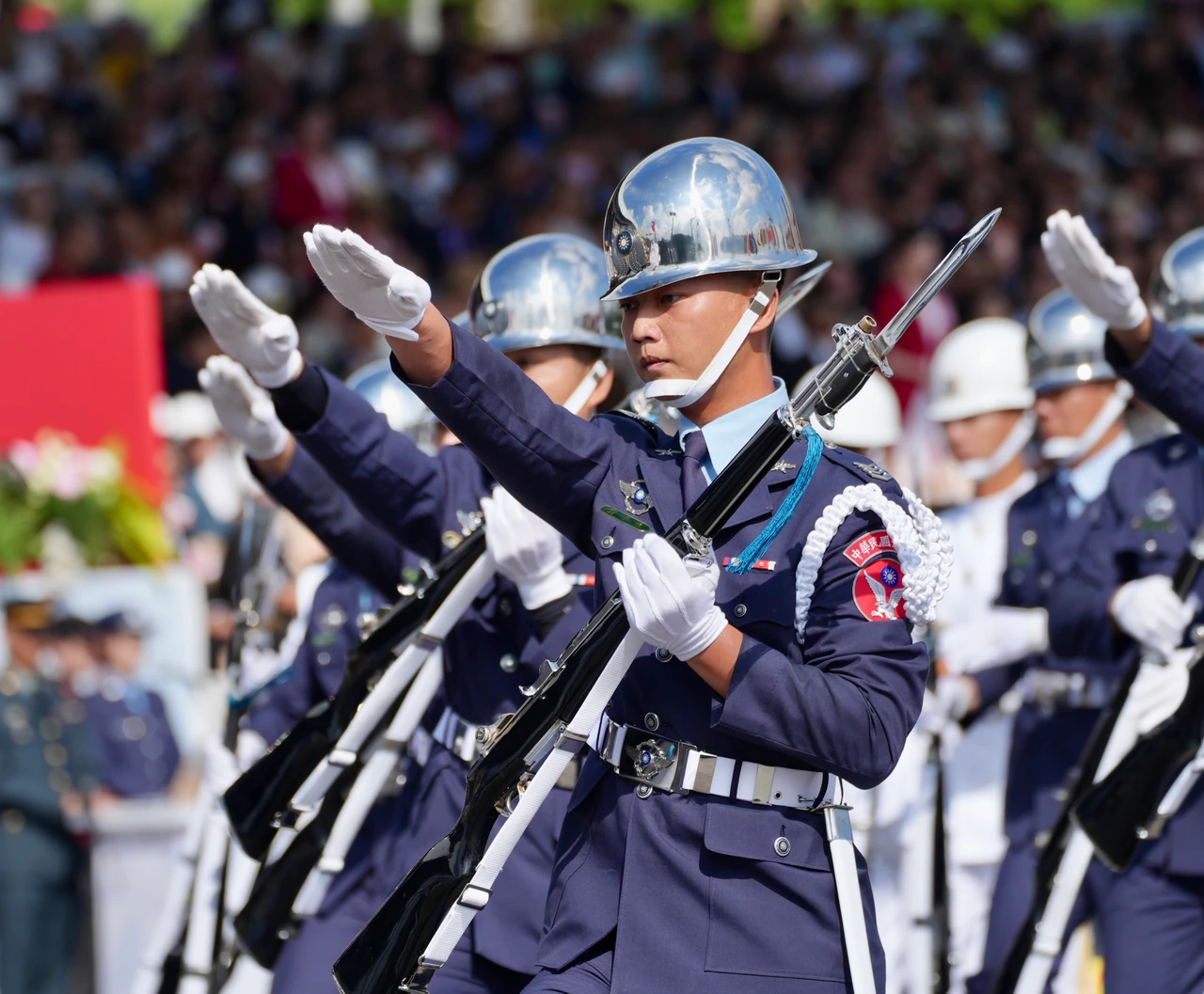 直播｜中華民國115年生日快樂！府低空首見黑鷹吊掛　台灣隊、毛英雄接棒上場
