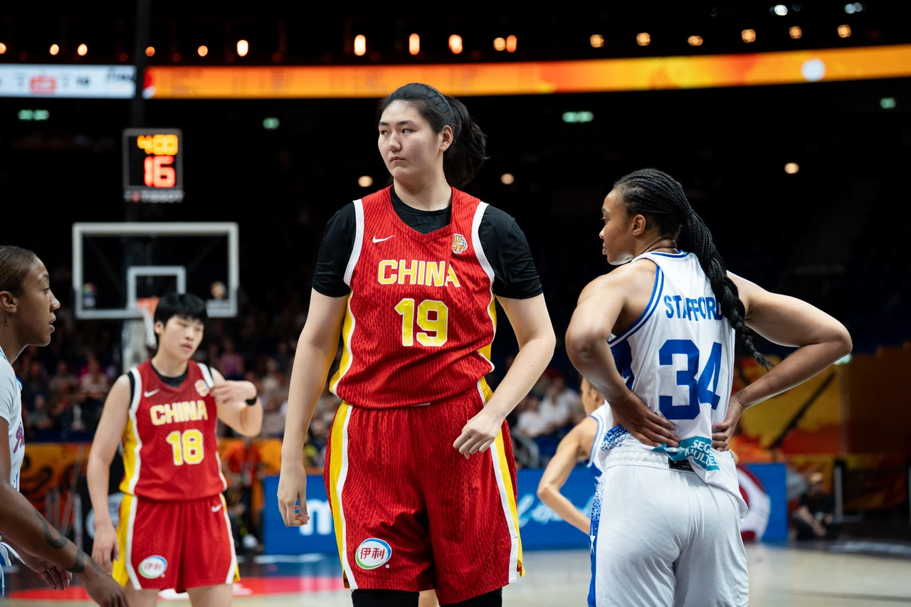 WNBA｜中國大陸「女姚明」被爆明年赴美選秀！226公分張子宇落點預測大不同
