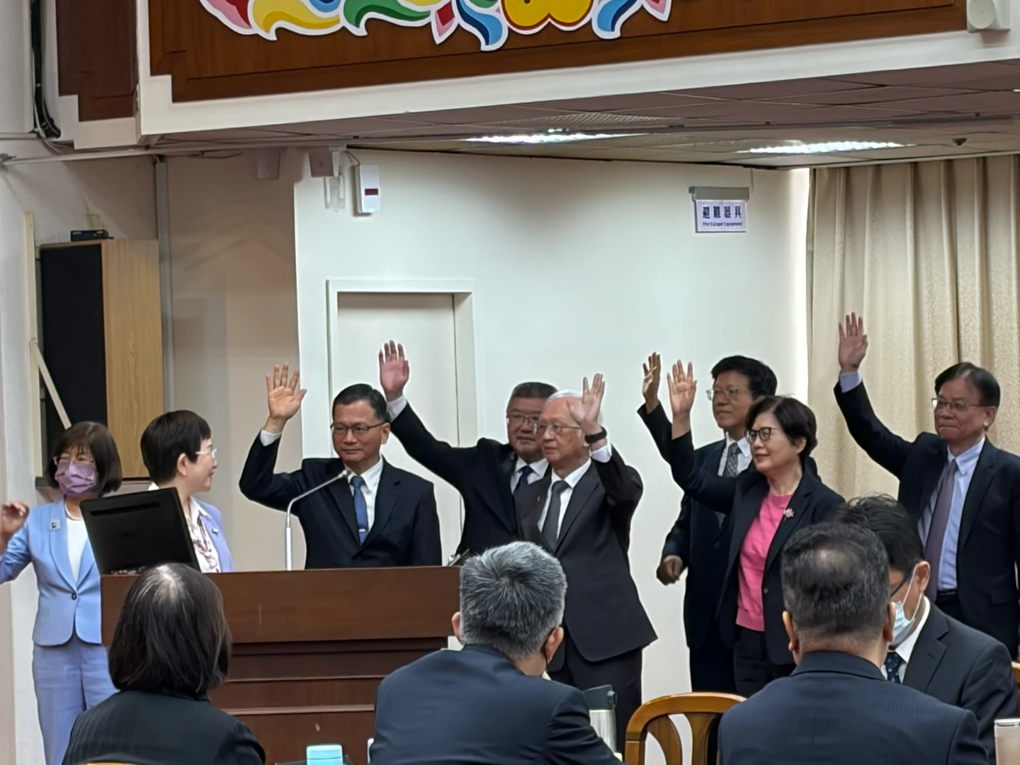 5大公股董座齊看好「台股破5萬點」！　8大行庫今年都加薪！
