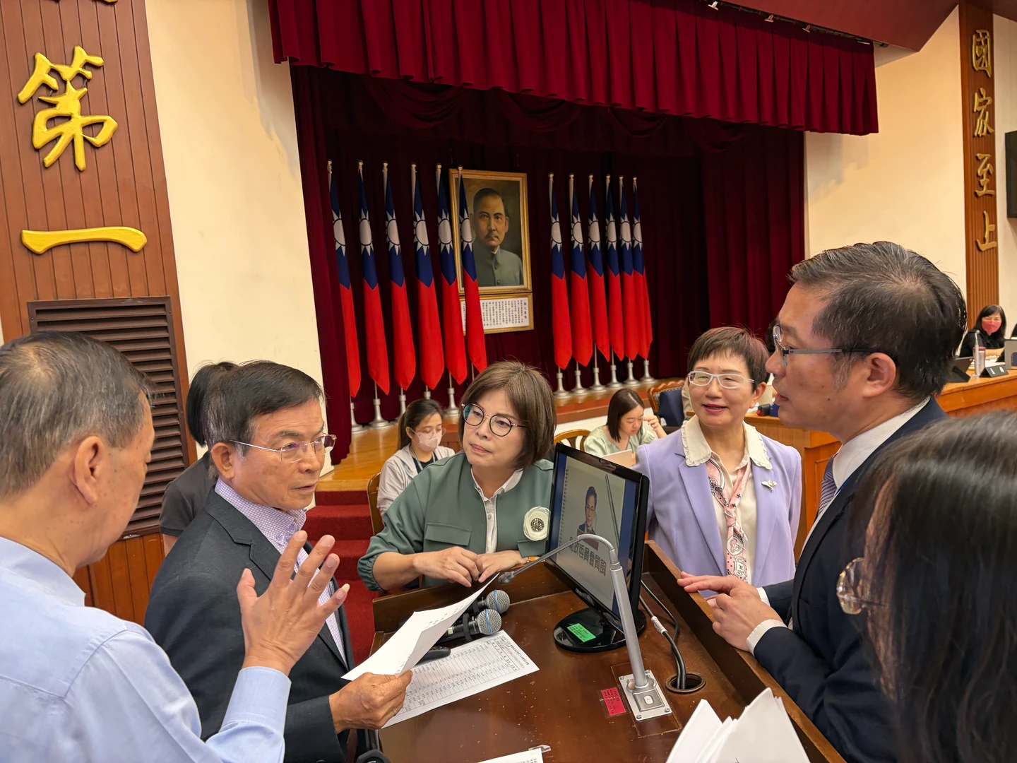 立院泛公股報告獨漏國票金？賴士葆批放水　財委會拍板未來也要列席