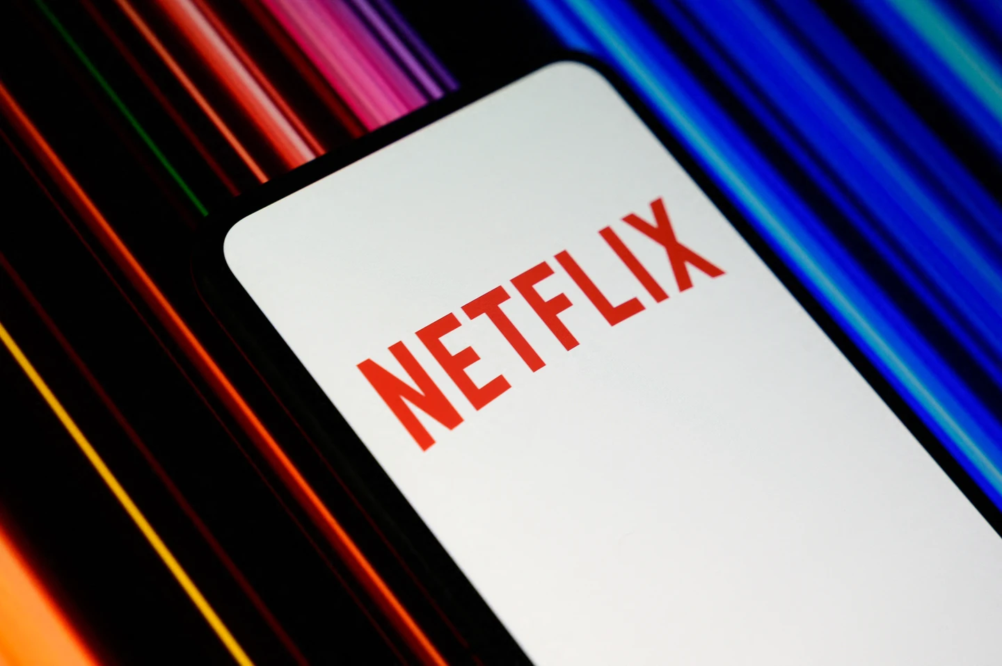 不敵成長放緩與爆款劇荒！Netflix罕見大砍1000人　《怪奇物語》高層也難逃